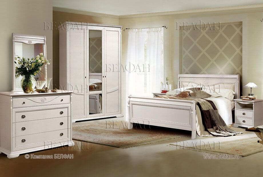 Белая маленькая спальня