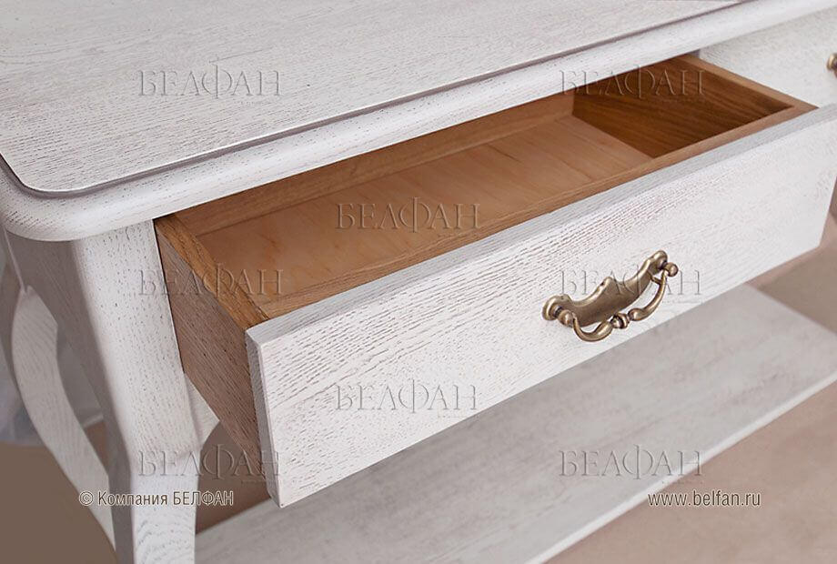 Маленькая прихожая в белом цвете