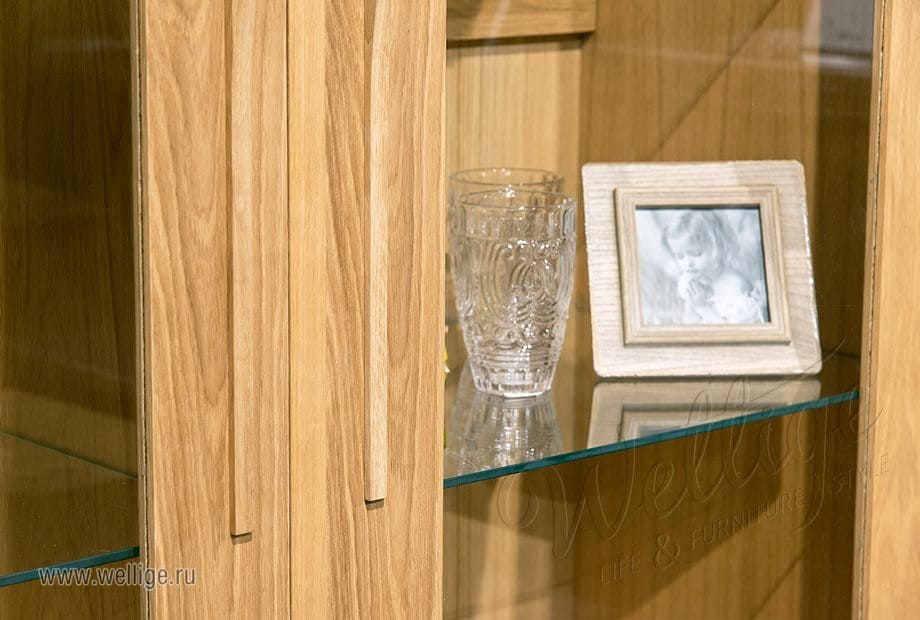 Шкаф-витрина в стиле лофт - универсальность Шкаф-витрина в стиле лофт