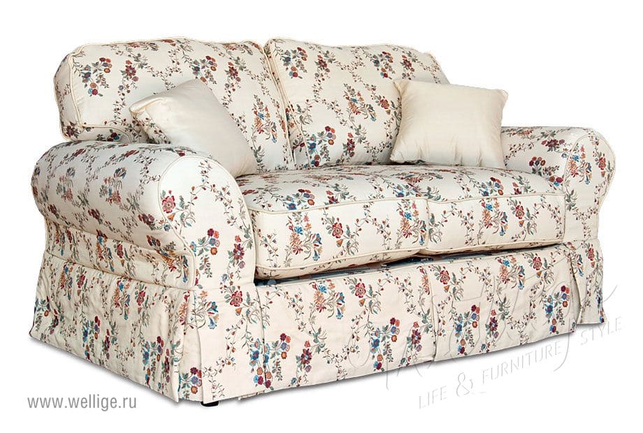 Диван в светлых тонах