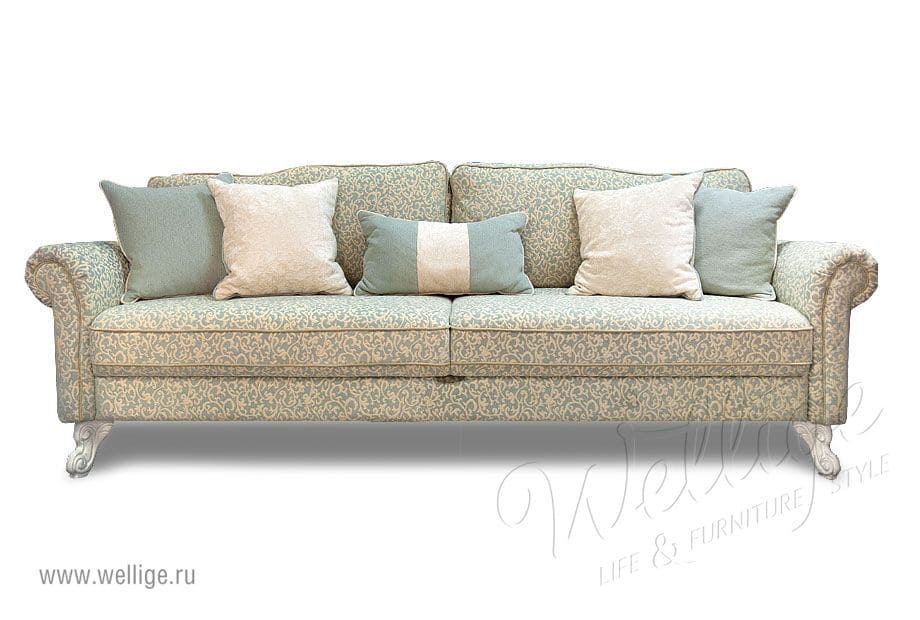 Диван в светлых тонах