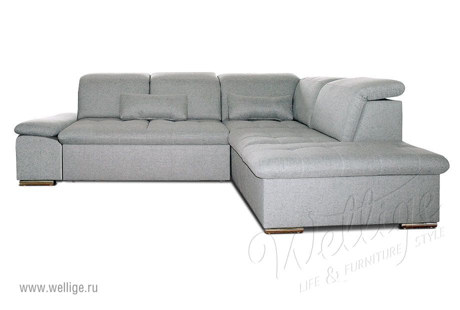 Диван в светлых тонах