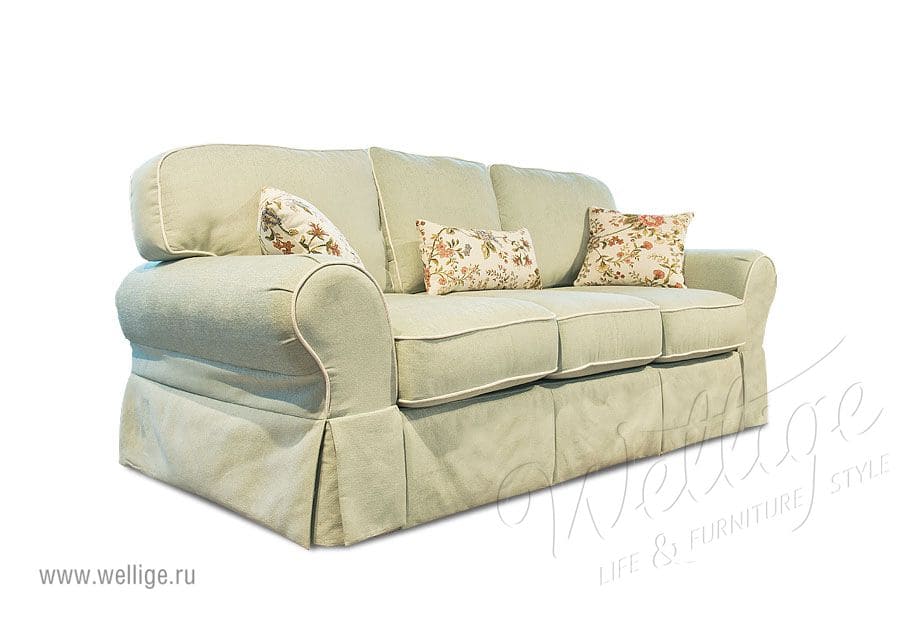 Диван в светлых тонах