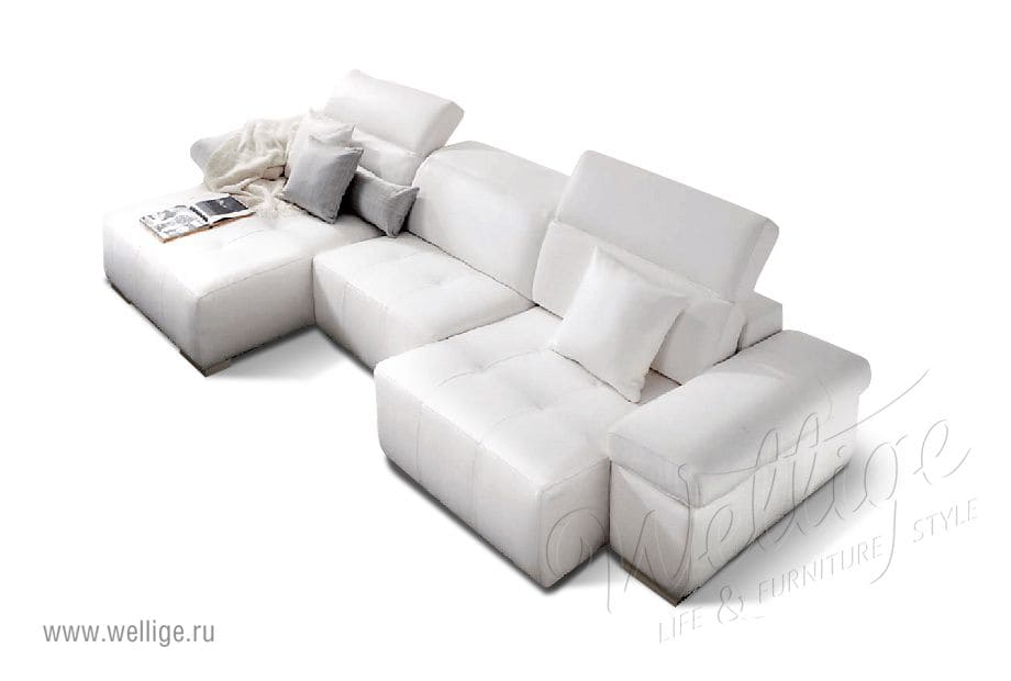 Диван в светлых тонах