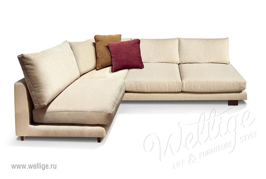 Диван в светлых тонах