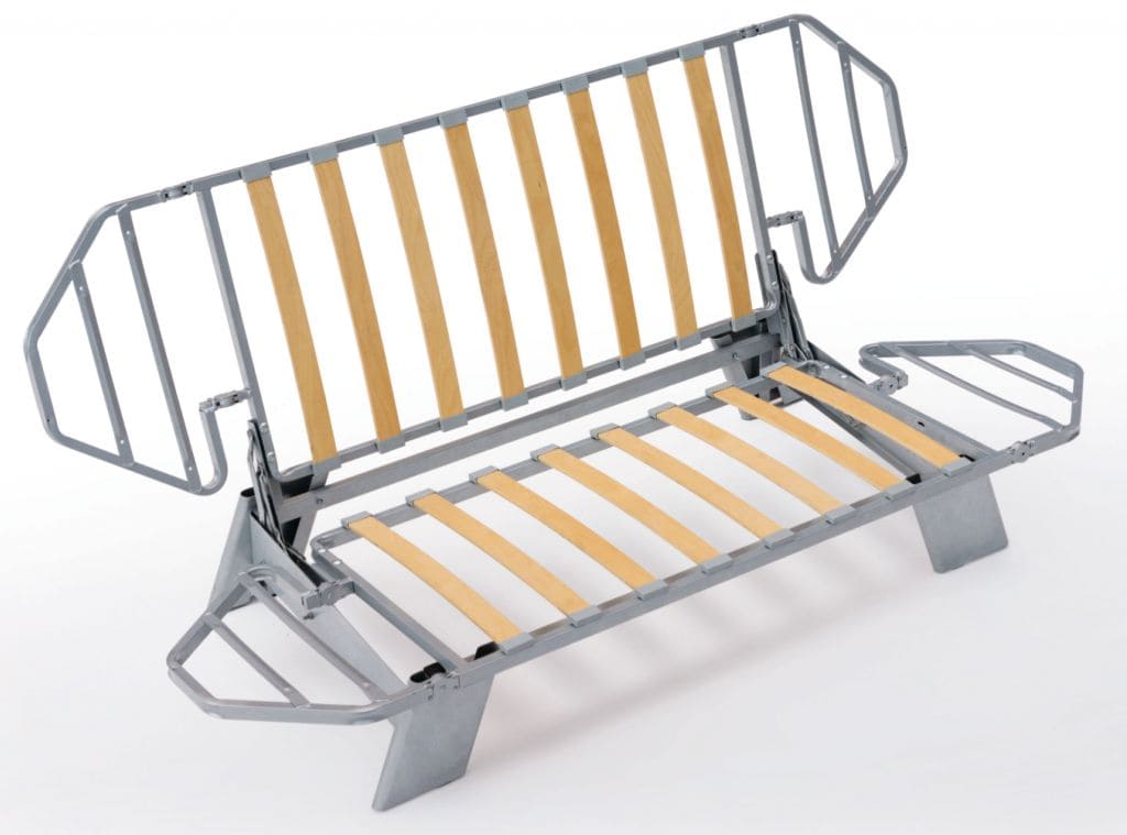 Диван в светлых тонах