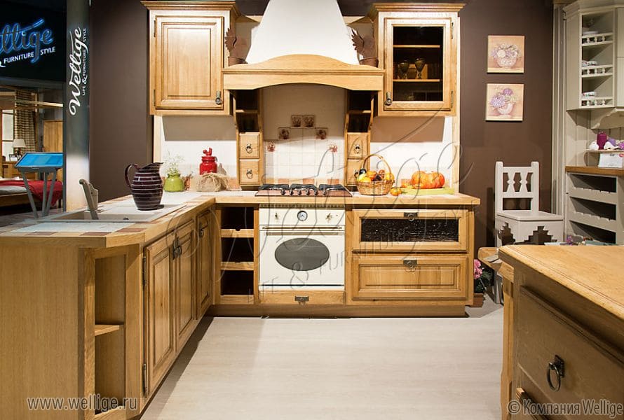 Удачный интерьер кухни в теплых бежевых тонах