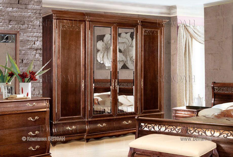 Встроенный шкаф-купе с большим зеркалом