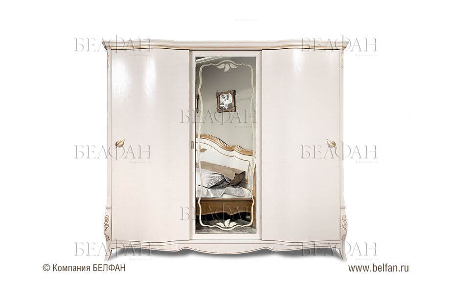 Правила расположения шкафа с большим зеркалом