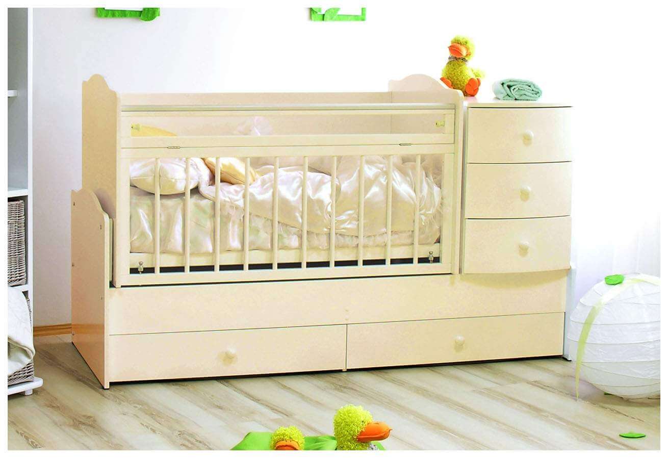 Все детские кровати оборудуются съемными ограждающими бортиками Все детские кровати оборудуются съемными ограждающими бортиками