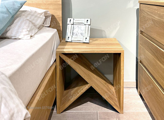 Прикроватный столик
