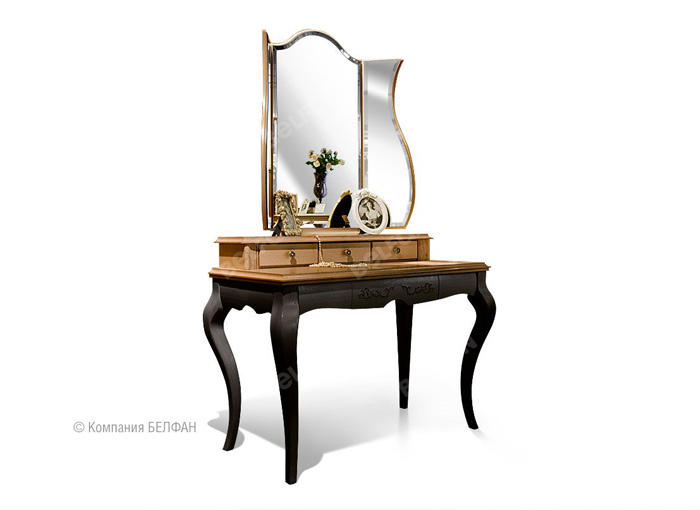 Прикроватный туалетный столик с зеркалом